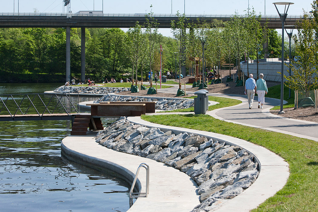 Парк Hornsbergs Strandpark. Парк-набережная Honsberg в Стокгольме. Благоустройство береговой линии прудов. Hornsbergs Strandpark, Стокгольм (Швеция). Благоустройство в озерах