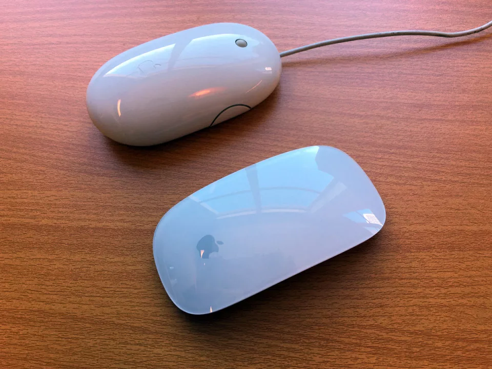 на фото Magic mouse и mighty mouse