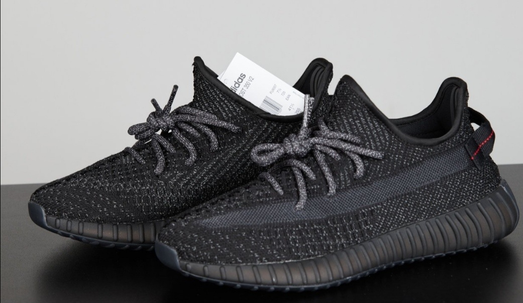 Вот пара данных кроссовок, если посмотреть на стыки подошвы видно клей 