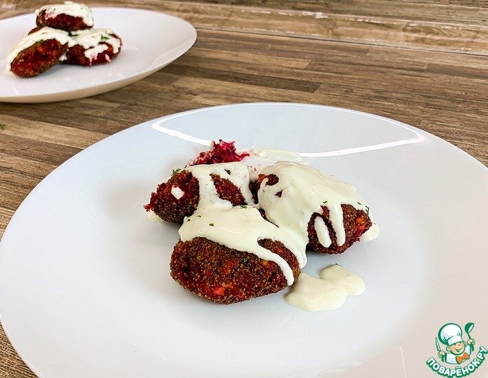 Очень вкусные свекольные котлетки с чесночным соусом.