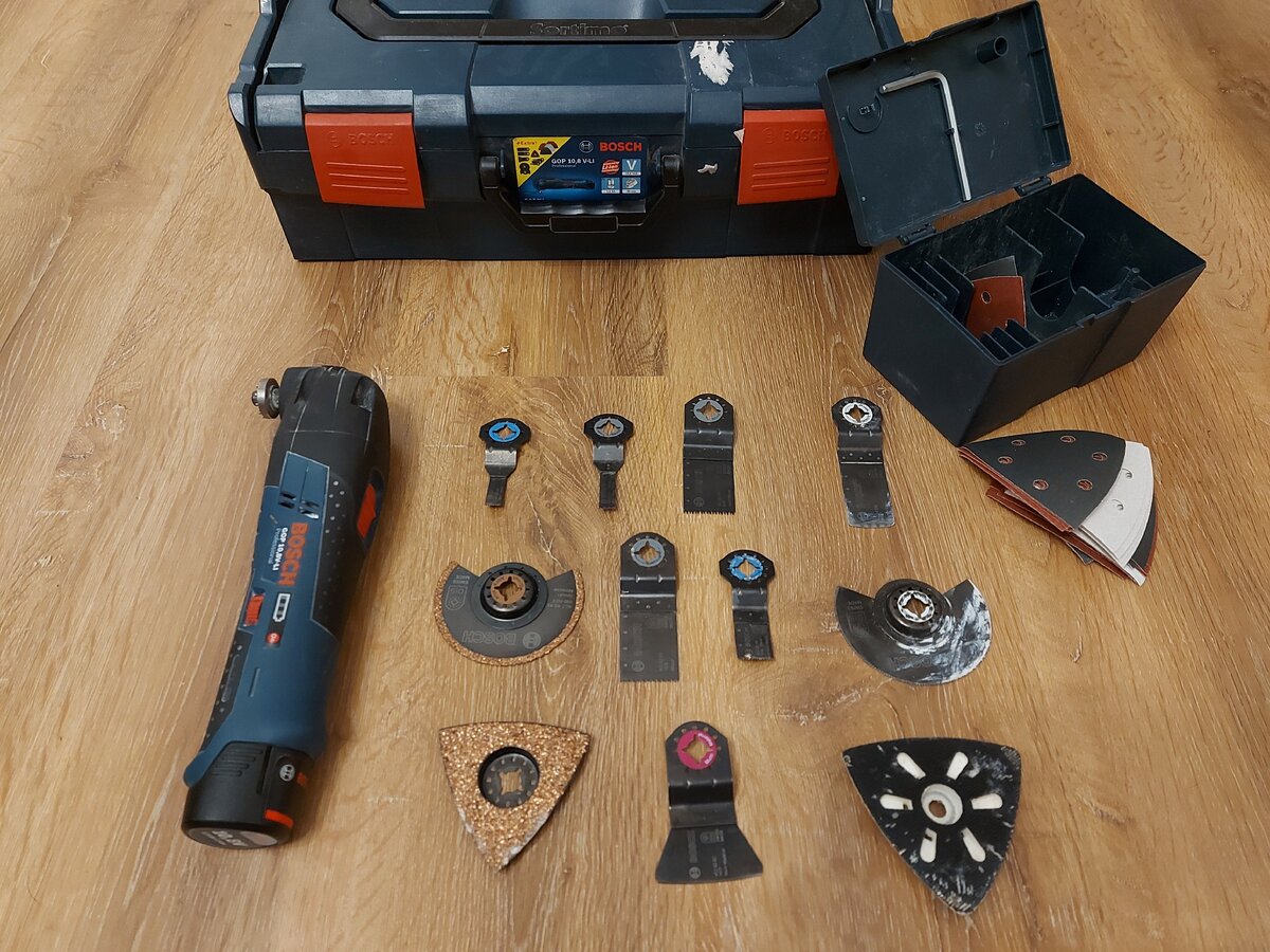 Этот набор оснасток входил в комплект моего реноватора