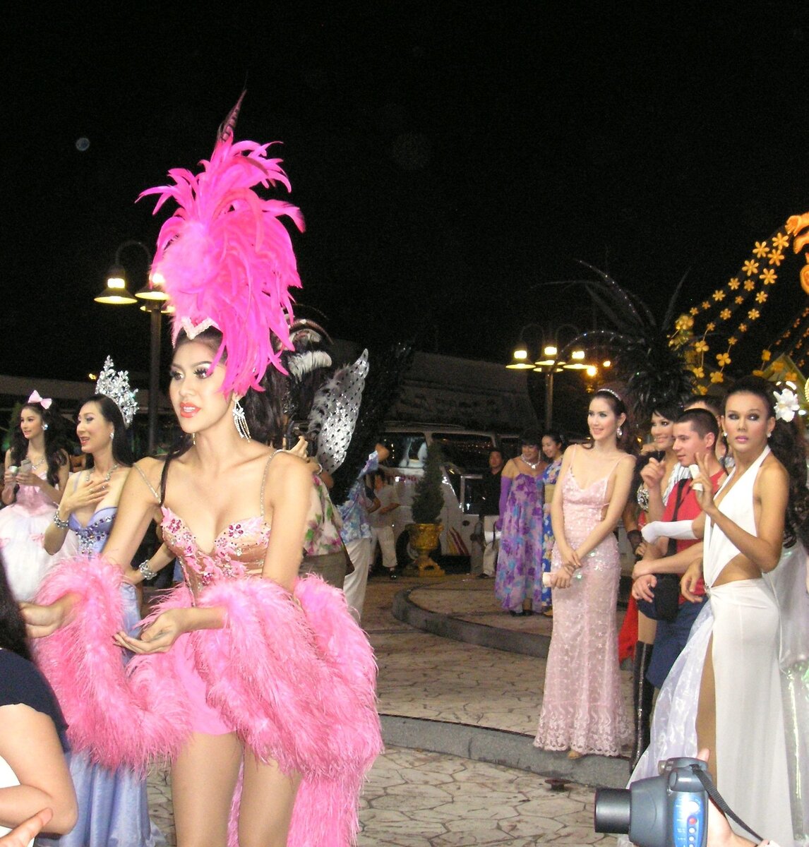 Бразильский карнавал порно русская девушка рассматривает текст с виртуальной страницы