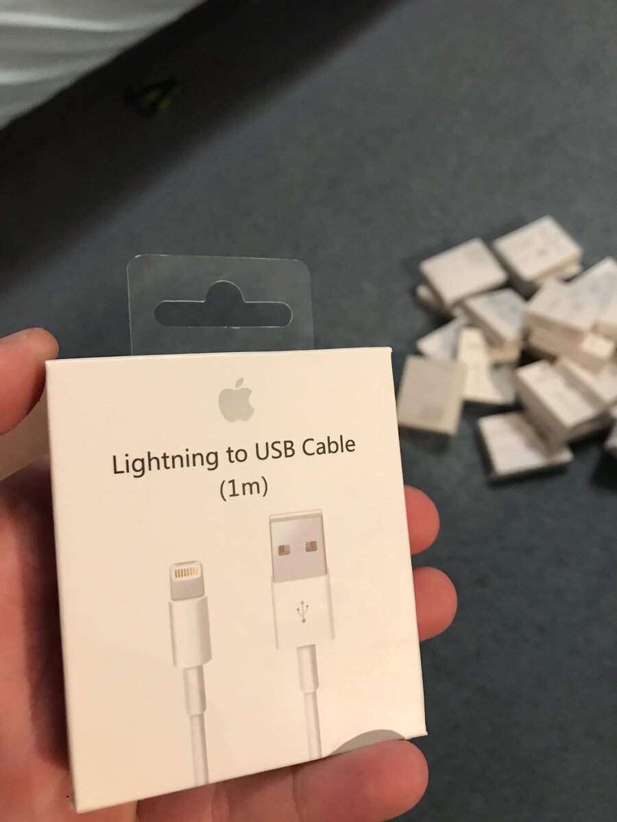 пример кабеля и коробки, комплект кабеля был таков: кабель в упаковке, документация, коробка.