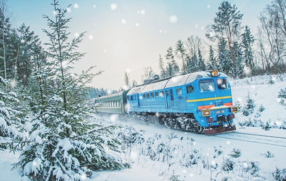 Паравоз наш мчится. 