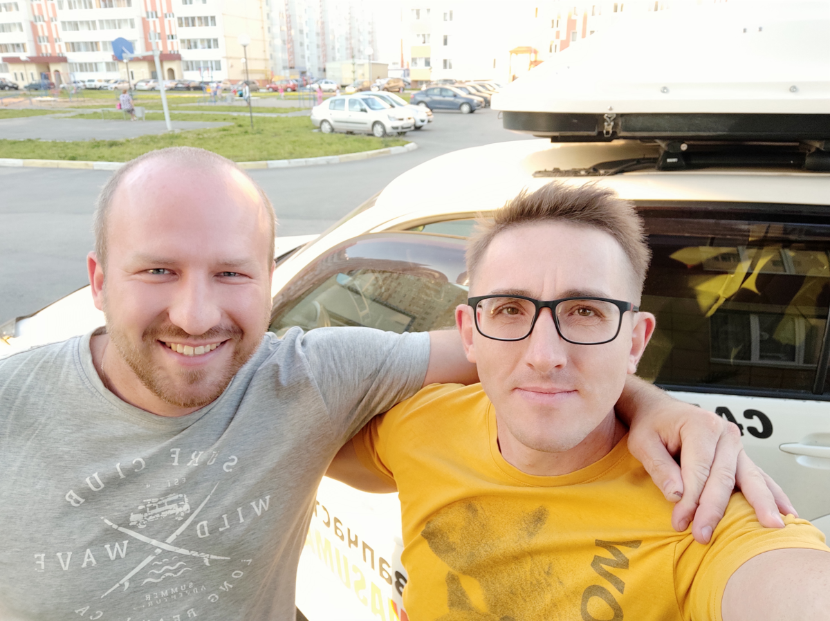 Я и друган Лёха, с которым планировали доехать до Марокко на его Прадике