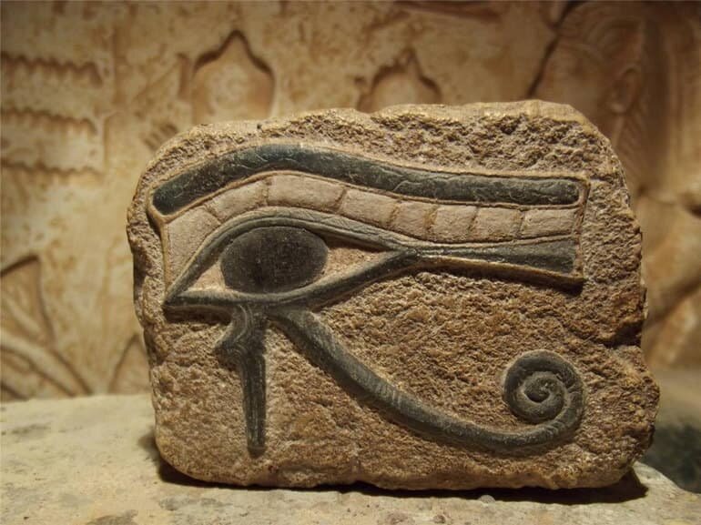 Отвлечёмся от суетных дел и попробуем с помощью иероглифов древних египтян заглянуть в ближайшее будущее. Период берём 3 месяца от начала того, как вы заглянули в эту рукопись предсказаний.