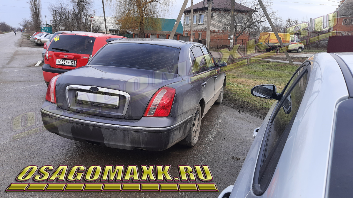 Шильд Киа сзади явно закрыт. Но, мне встречались машины вообще без шильдов. Киа Опирус 2008 года. 