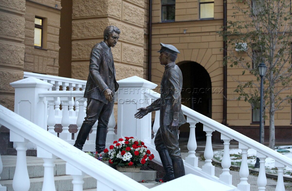 офицеры памятник в москве