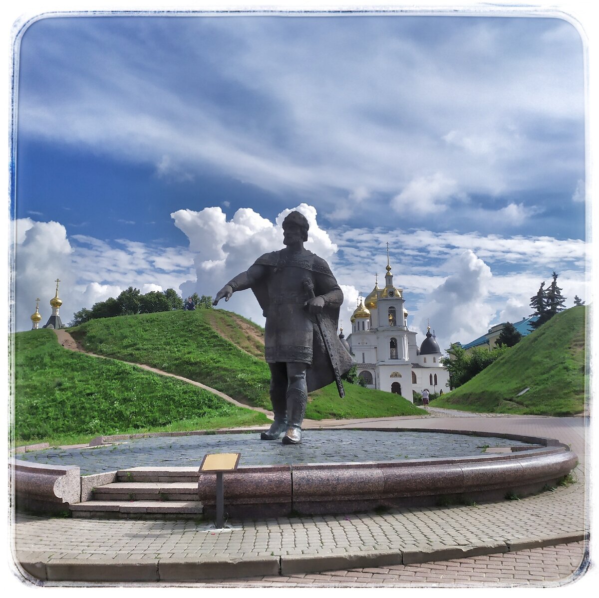 Памятник Юрию Долгорукому в Дмитрове 