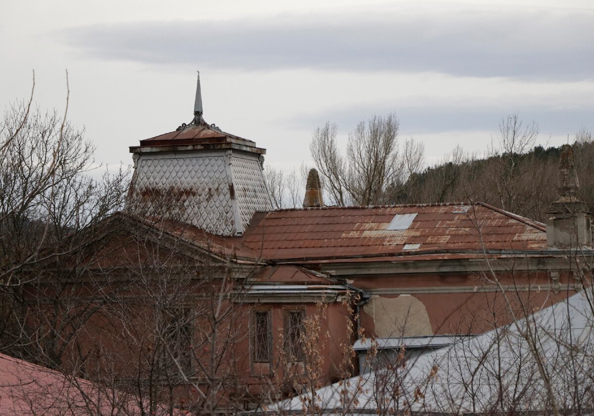 То, что удалось увидеть из-за забора, огорчило