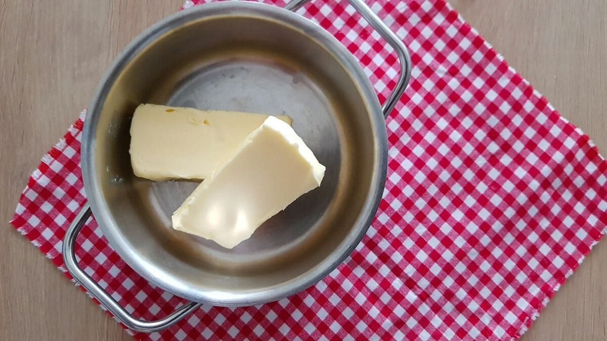 Сливочное масло для смазывания готовых блинов