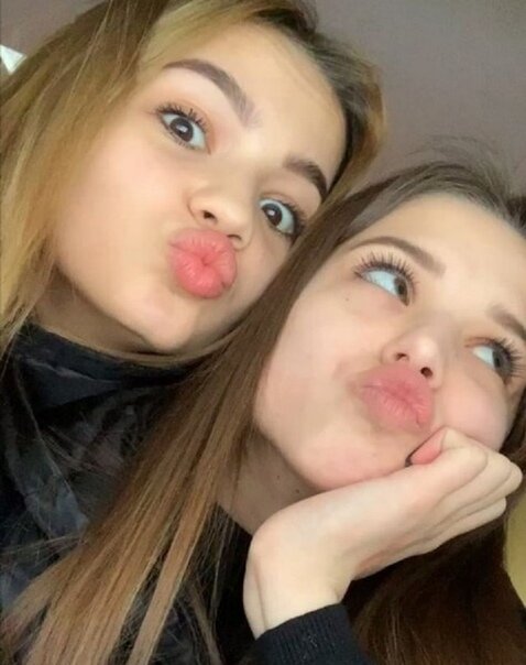 Валя Карнавал и Юля Гаврилина 