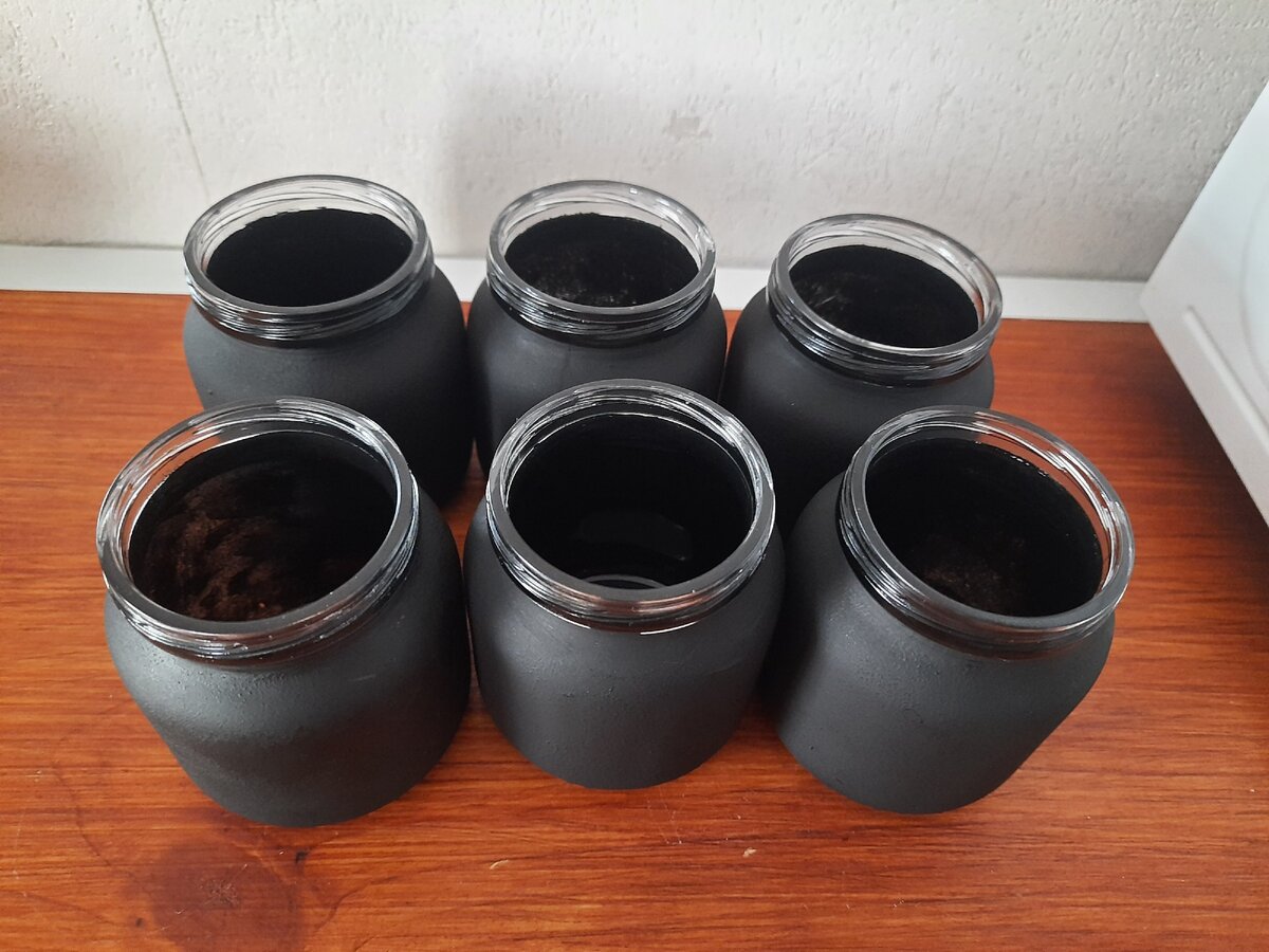 Край красила кисточкой, получилось ровно 