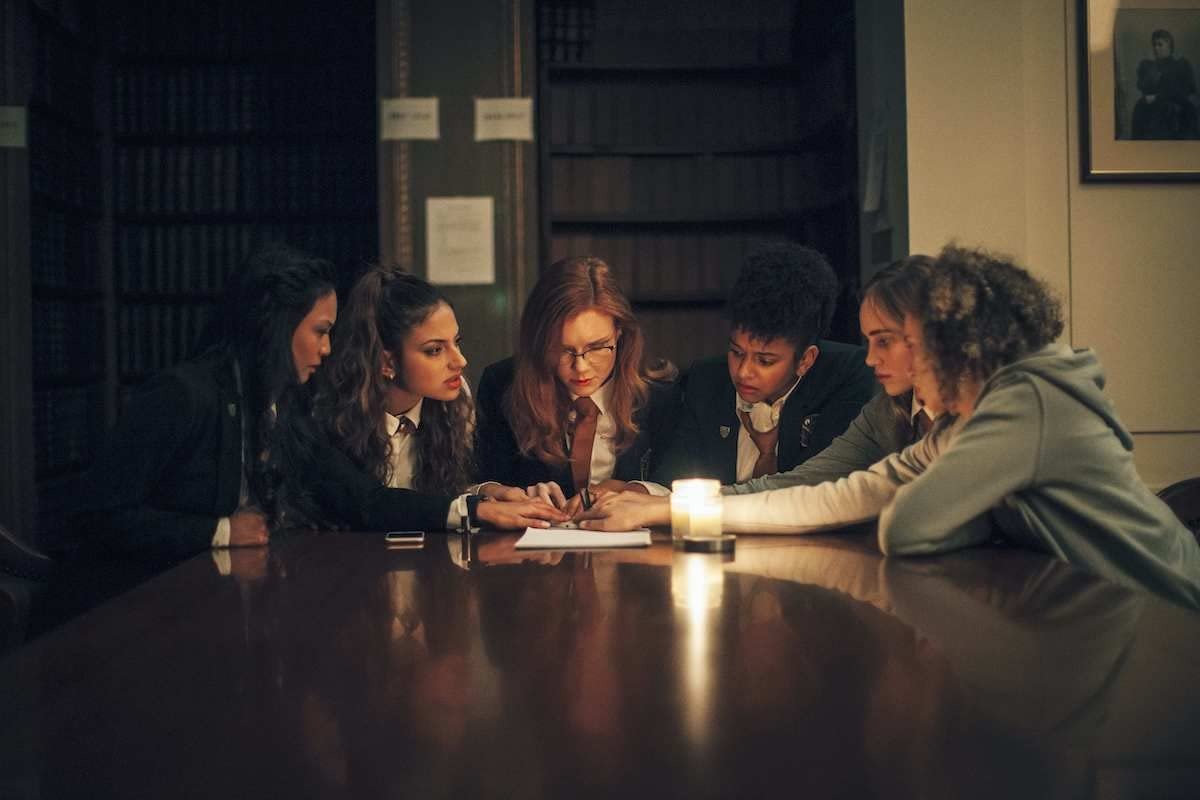 Фильм для любителей паранормального "Спиритический сеанс" 