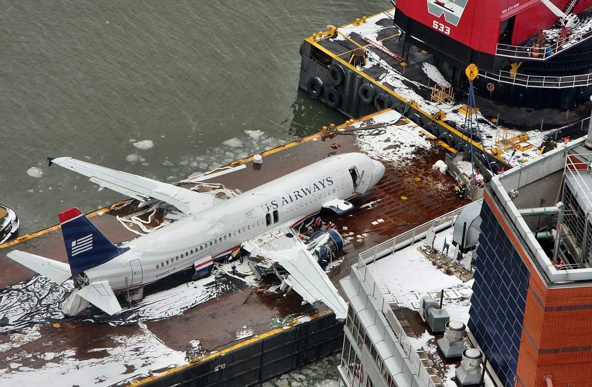 Извлечение из реки Гудзон самолета Airbus A320. Взято из Яндекс-картинок