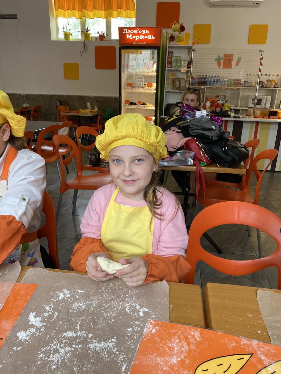 Мастер - класс. Учимся готовить пиццу. Дочь Вероника.