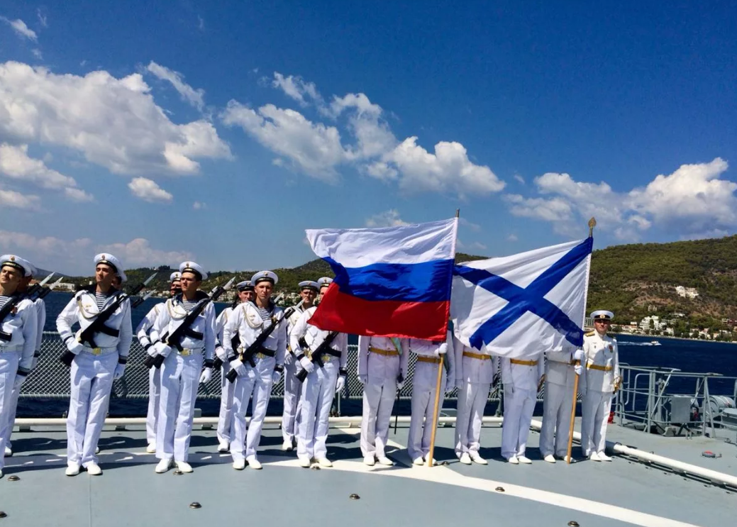 Парад российских моряков в Александруполисе