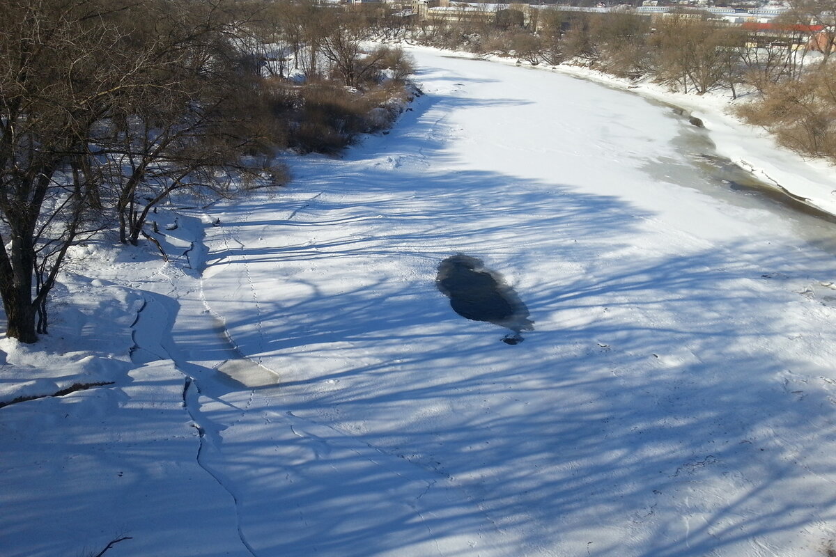 Промоина во льду