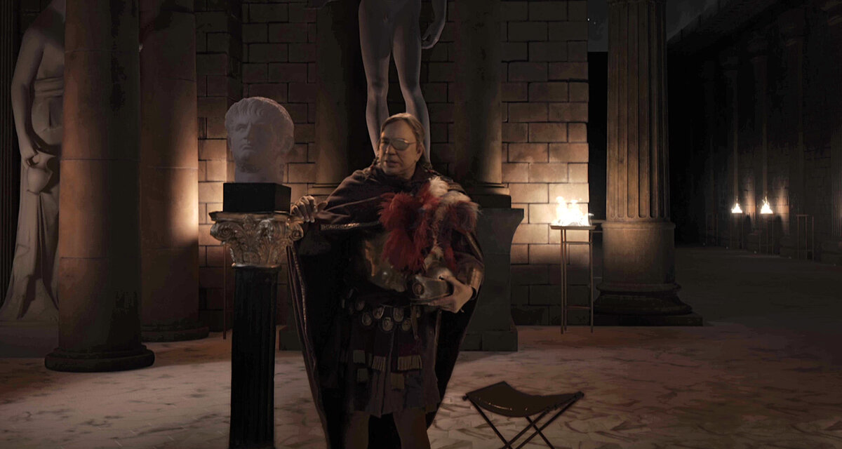 Основной напарник Микки Рурка по фильму «Тропа легионера» - гипсовая голова Нерона