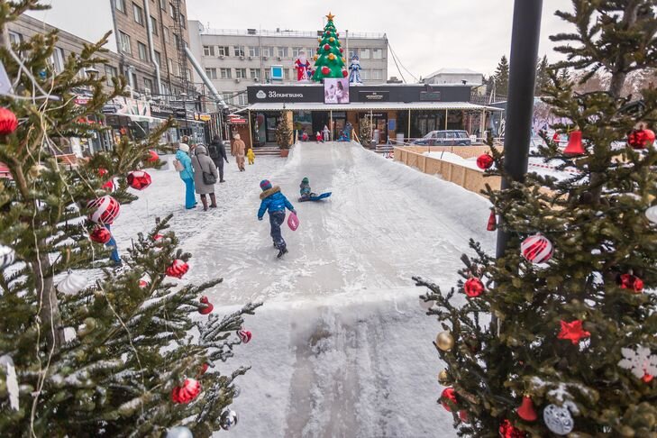    В прошлом году досуг для малышей огранизовали бесплатно и в ресторанном дворике предстваители бизнес-сообщества. Фото Андрея Заржецкого.