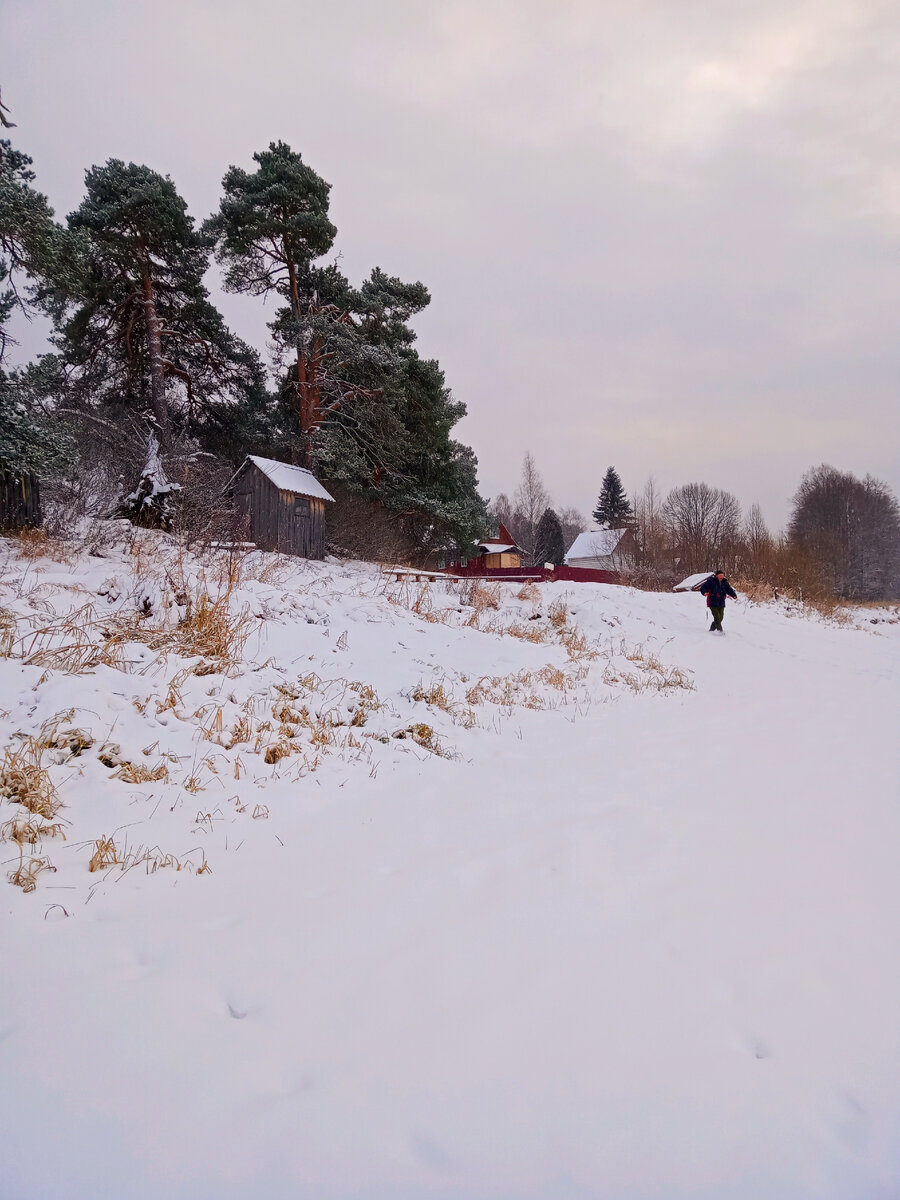 Зимняя рыбалка. В деревне она не для баловства — для стола.