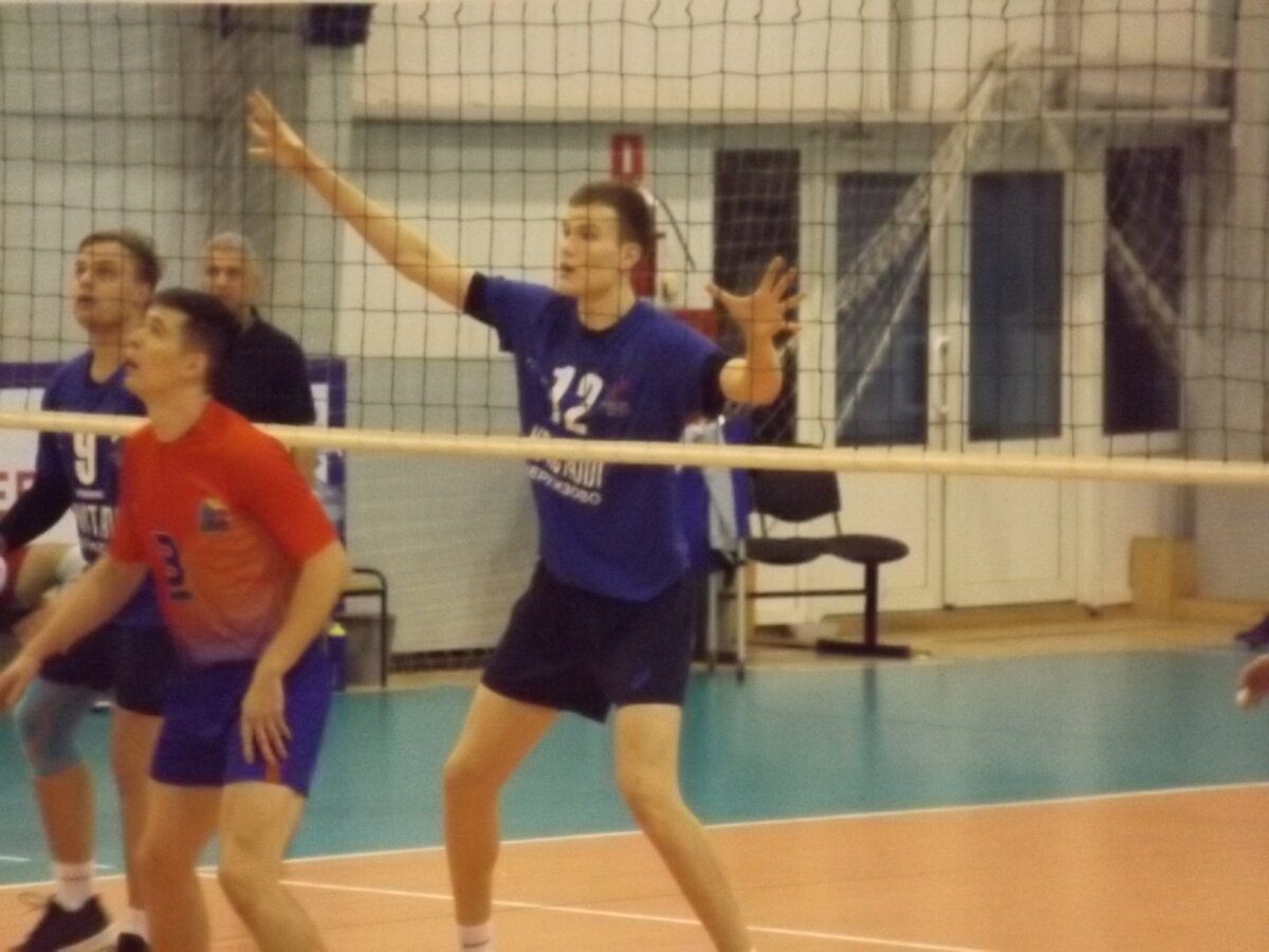 Волейболистки воронеж. Кристалл воронеж волейбольный клуб. Воронеж волейбол мужчины. Ювент волейбол омск. Воронеж волейбол мужчины.