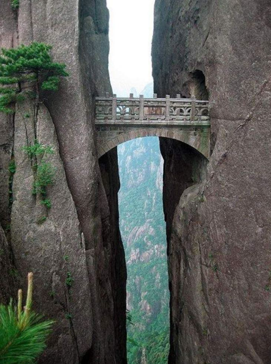 Cum arată cel mai periculos traseu de drumeții din lume