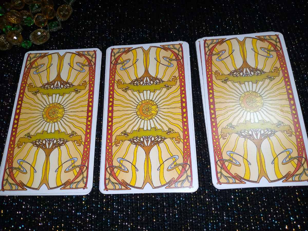 Слева направо - первый, второй, третий.