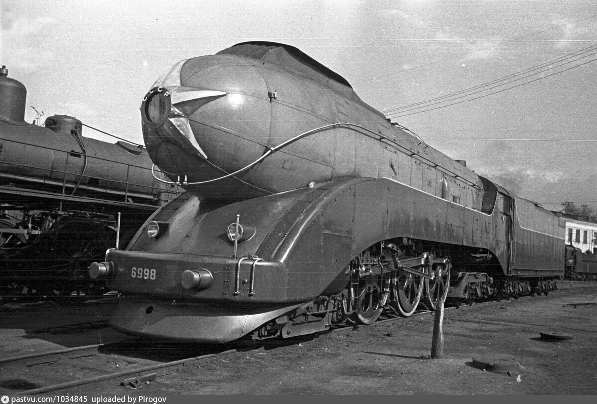 1939 год Сталинские мастерские Октябрьской железной дороги. Паровоз 2-3-2 Ворошиловоградского паровозостроительного завода.