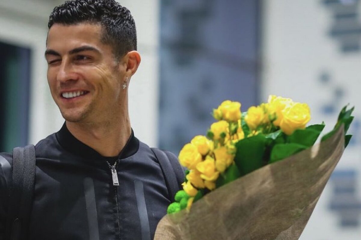     Пикантные подробности жизни Роналду: девушка в королевском номере и другие небывалые привилегии нового игрока «Аль-Наср»