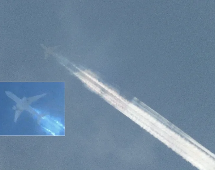 след от сбитого беспилотника в небе. след от беспилотника. севастополь беспилотник. ракета в небе. след от беспилотника.