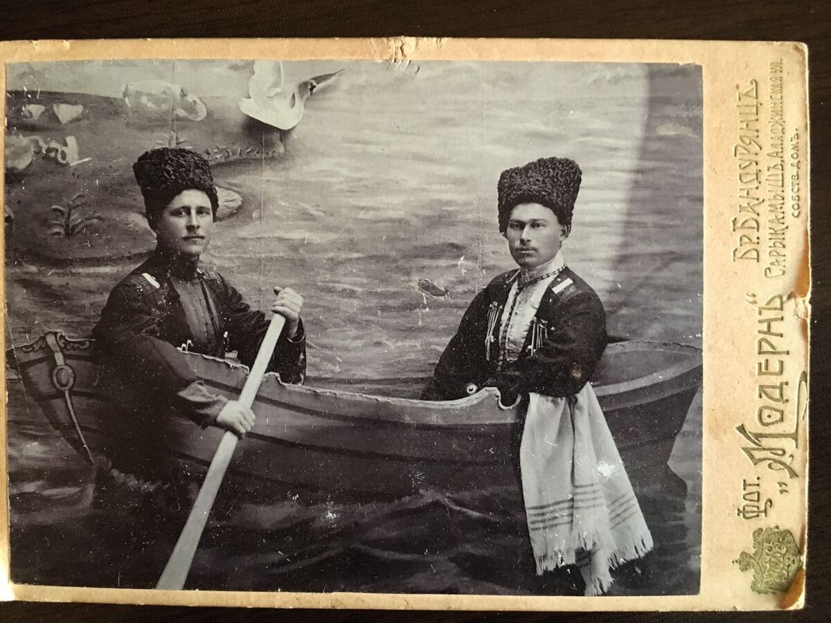 На этой фотографии слева - брат моего прадедушки, Шевченко Моисей Павлович