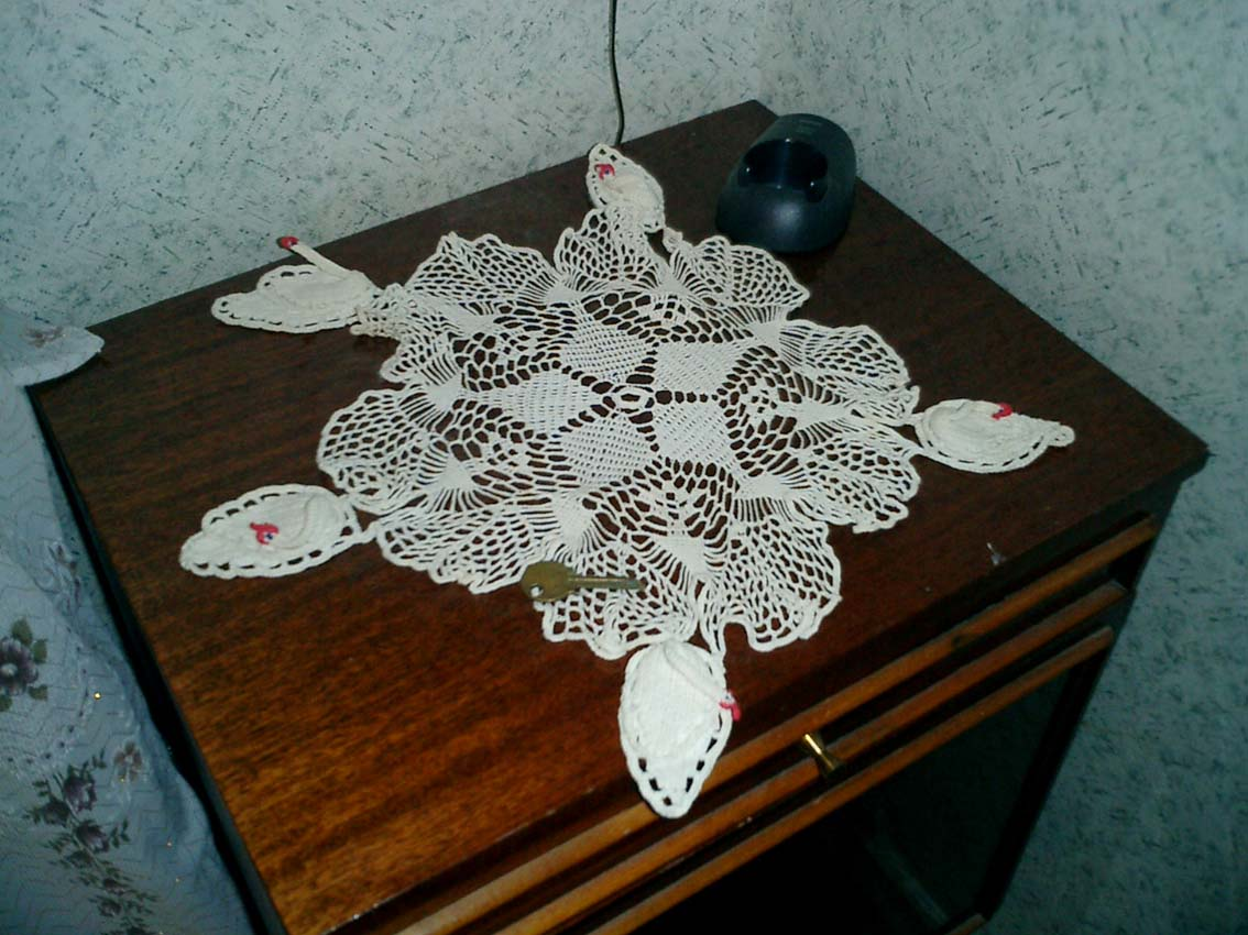 Типовые дома, типовые квартиры, мебель и посуда. Даже во времена, когда такая бытовая типичность казалась советским людям естественной, многим хотелось большего и выделиться на общем фоне.-4