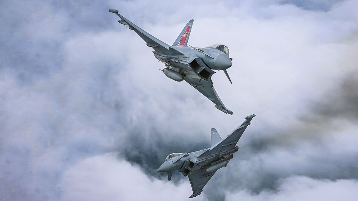    Пара истребителей Eurofighter Typhoon Королевских ВВС Великобритании© Фото : MoD / Crown copyright 2018