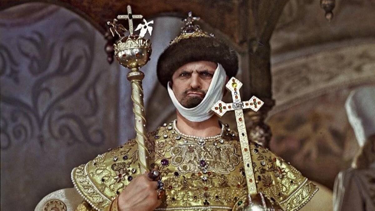    Кадр из сериала «Иван Васильевич меняет профессию» / 1973 год