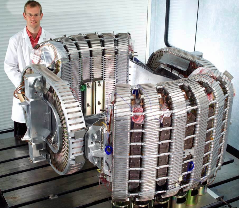 Используется для производства больших. Сверхпроводниковый индуктивный накопитель энергии. Самый мощный электромагнит в мире. Самый большой сверхпроводящий магнит в мире. Мощный трансформатор.