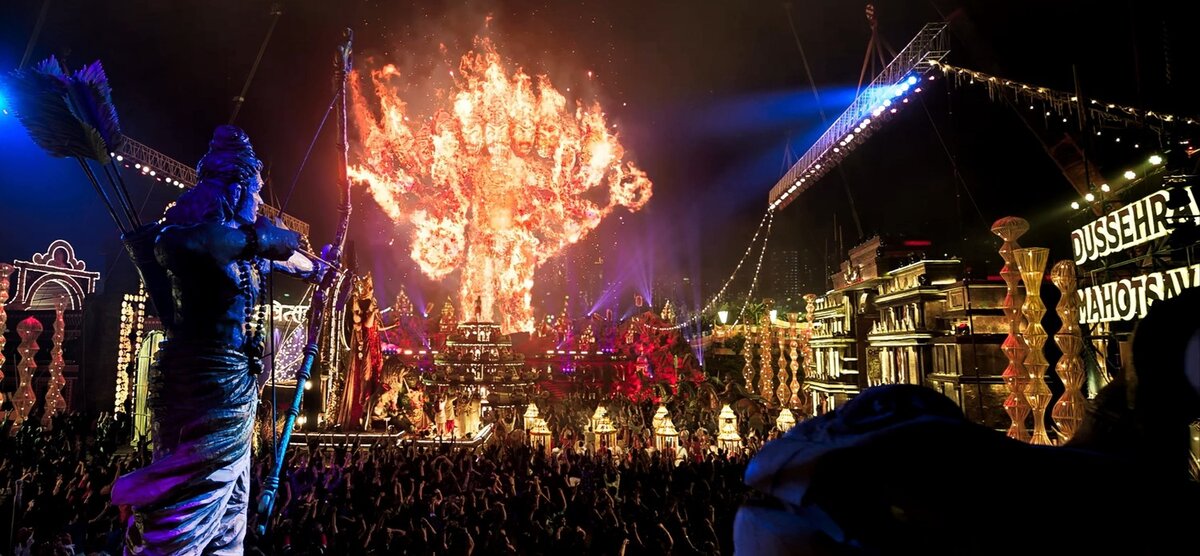 Вот такие party  устраивает ди джей Шива. С огоньком.