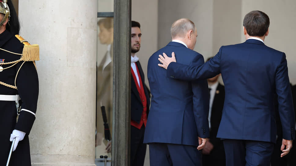 Фото: Дмитрий Азаров / Коммерсантъ📷Владимир путин и Эммануэль Макрон (справа) во время встречи в 2019 году