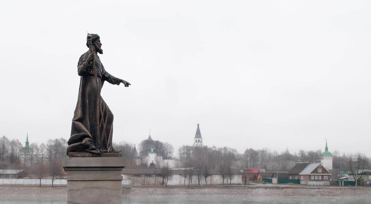 Памятник ивану грозному в александрове фото