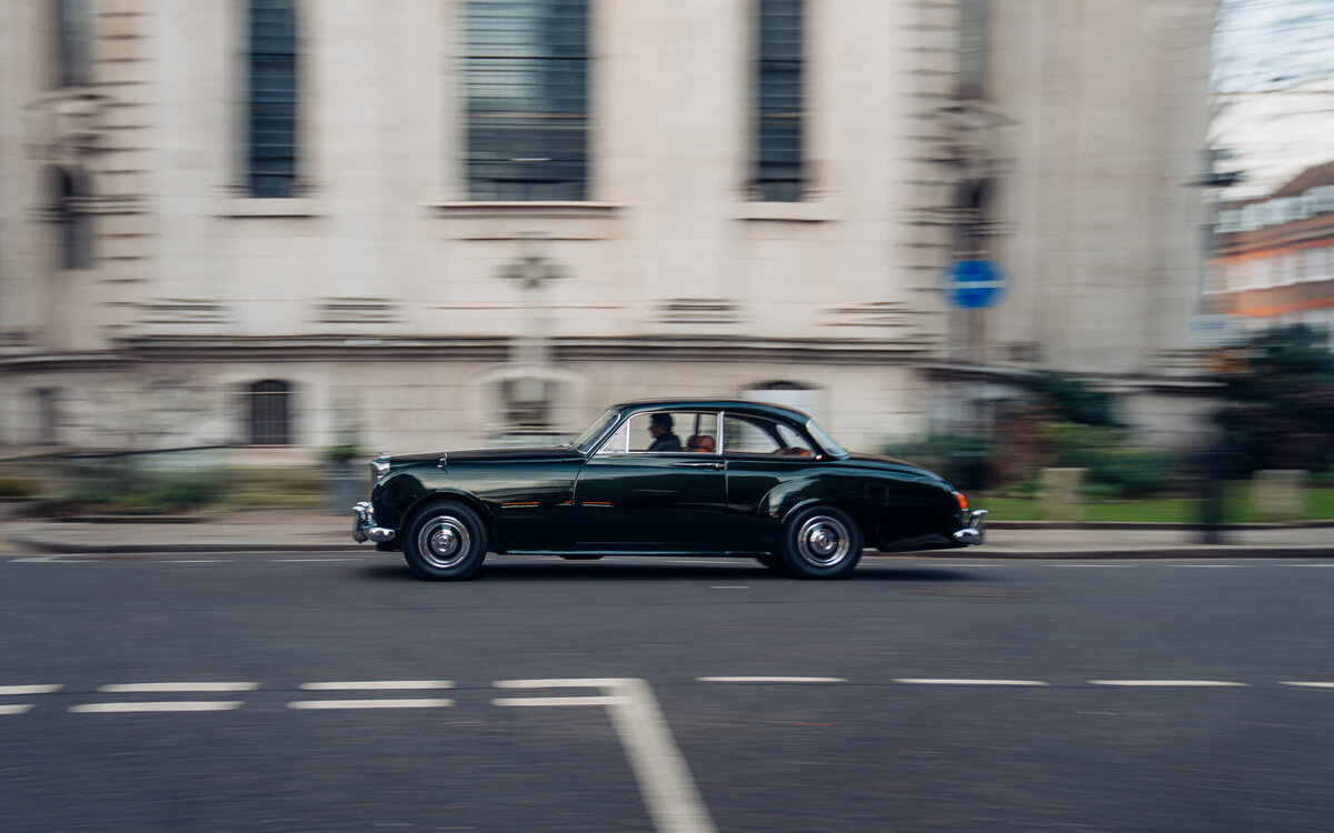    Электрифицированный Bentley S2 Continental. Фото Lunaz