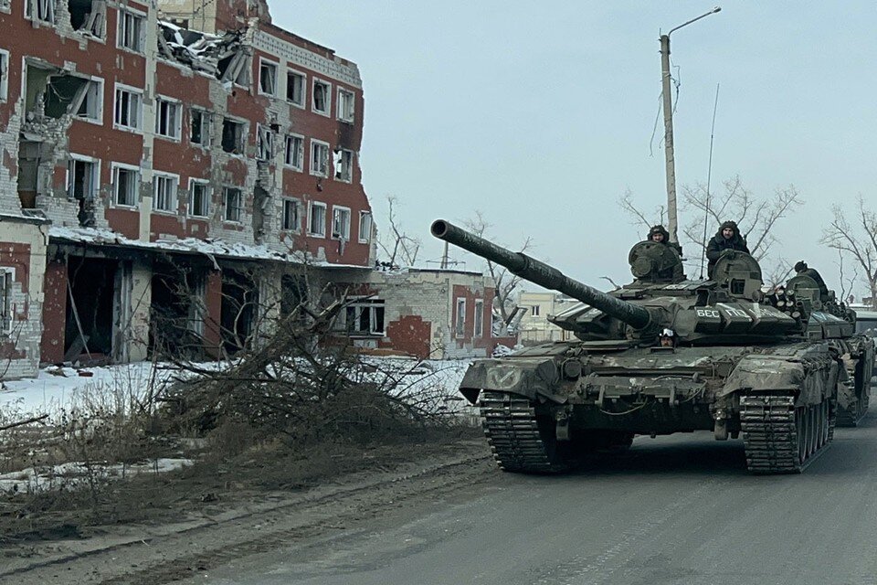     Русские войска на Луганщине освоили новую тактику - «активную оборону» - шаг за шагом продвигаясь вперед Александр КОЦ