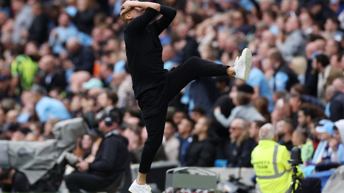    Пеп Гвардиола эмоционален в матче "Манчестер Сити" - "Манчестер Юнайтед". Фото: REUTERS