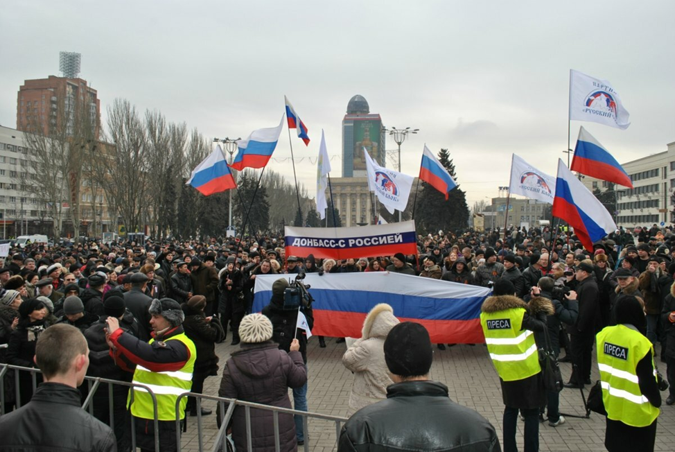 Донбасс апрель 2014. Митинги на Донбассе 2014. Русский Донбасс митинг в Донецке.