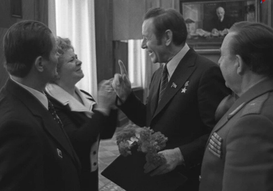     Петр Машеров во время встречи с однополчанами. Фото: Юрий Иванов