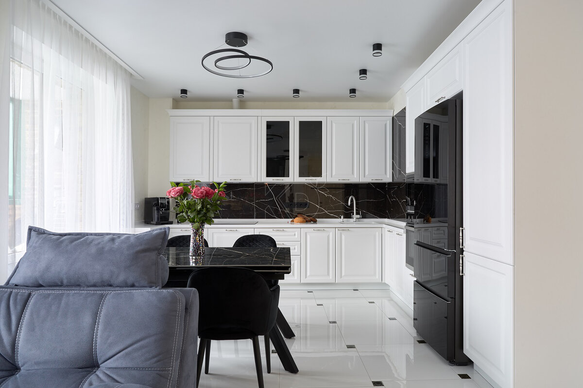 Белая классическая кухня «Катарина»