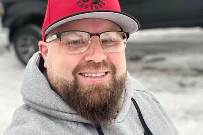     «Мы все встречаемся с одним мужчиной»: аферист менял имена и встречался с 250 женщинами — теперь ему грозит тюрьма