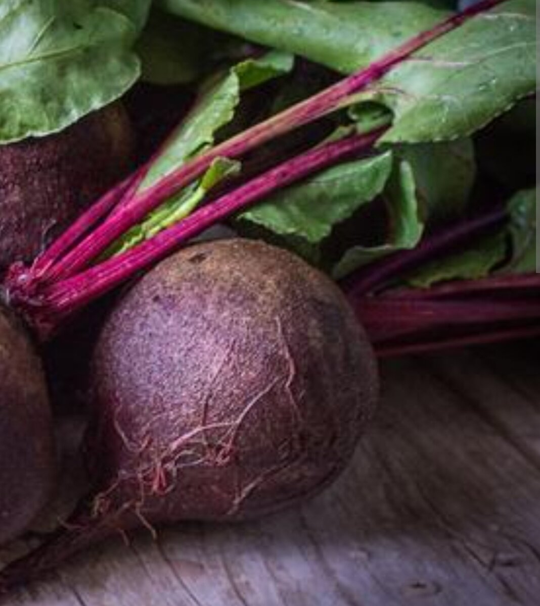 Листья свеклы идут в супы,салаты😁👍