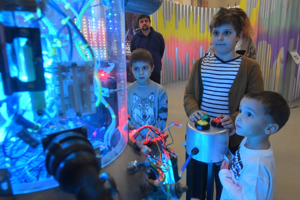 «Робостанция» на ВДНХ. Фото: Владимир Веленгурин  📷
