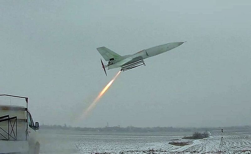 Испытания украинского ударного беспилотника, напоминающего иранский Arash-2