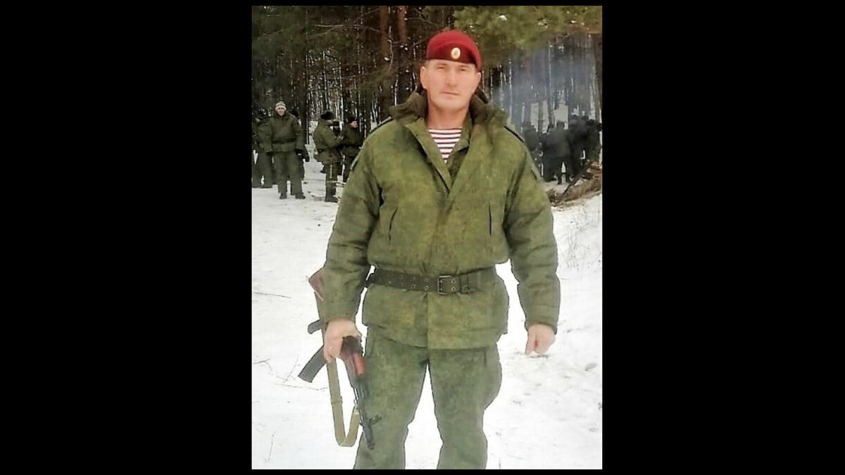     В ходе проведения спецоперации в Донецкой народной республике погиб уроженец д. Ляли Алнашского района Удмуртии, боец отряда специального назначения «Русь» Антонин Тихонов. Об этом сообщила газета «Спецназ России».